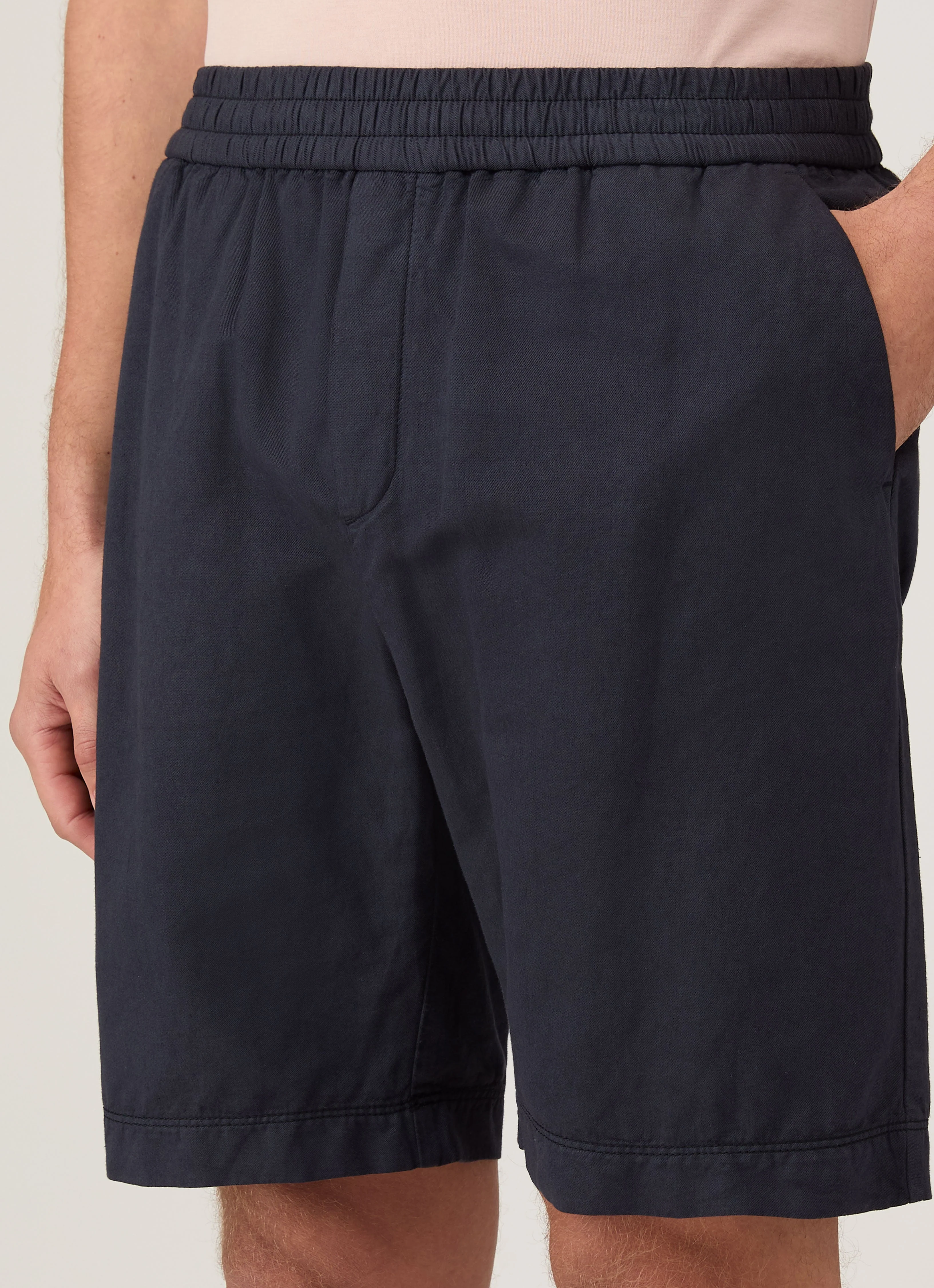 Men's Cotton Linen Drawstring Shorts in Navy - Image 6