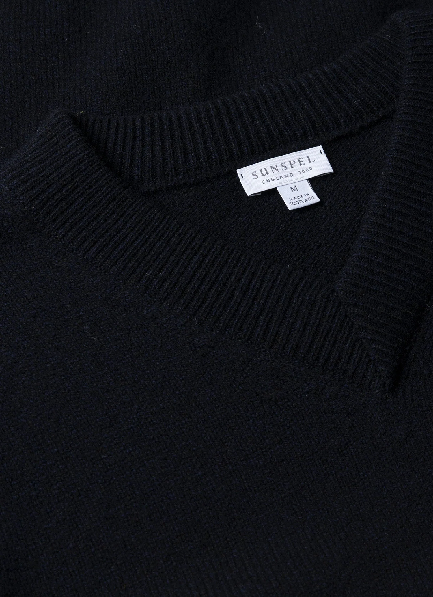Men's Lambswool V-neck Jumper in Dark Navy Mouline - Image 4