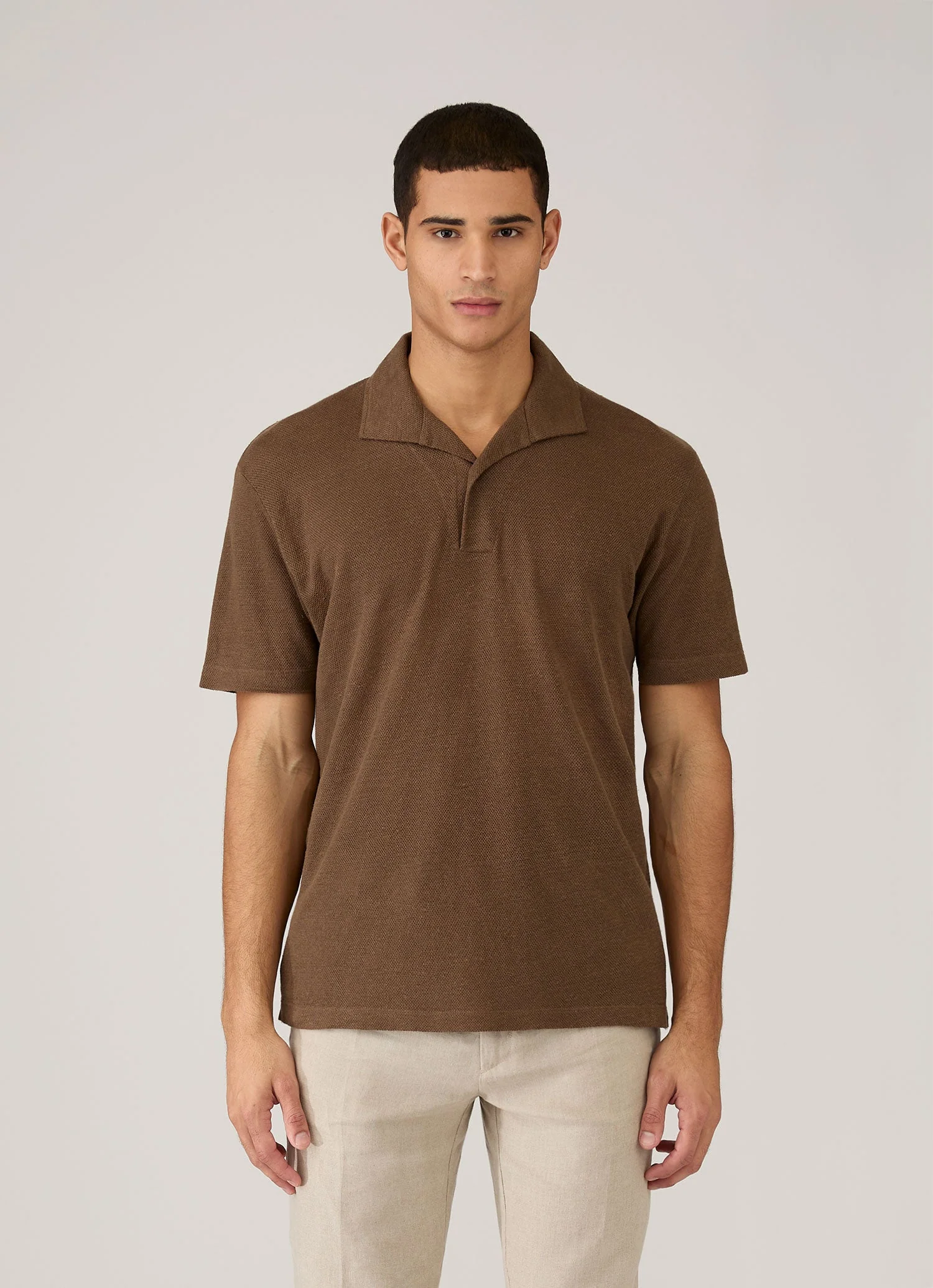 Men's Linen Piqué Polo Shirt in Dark Walnut - Image 2