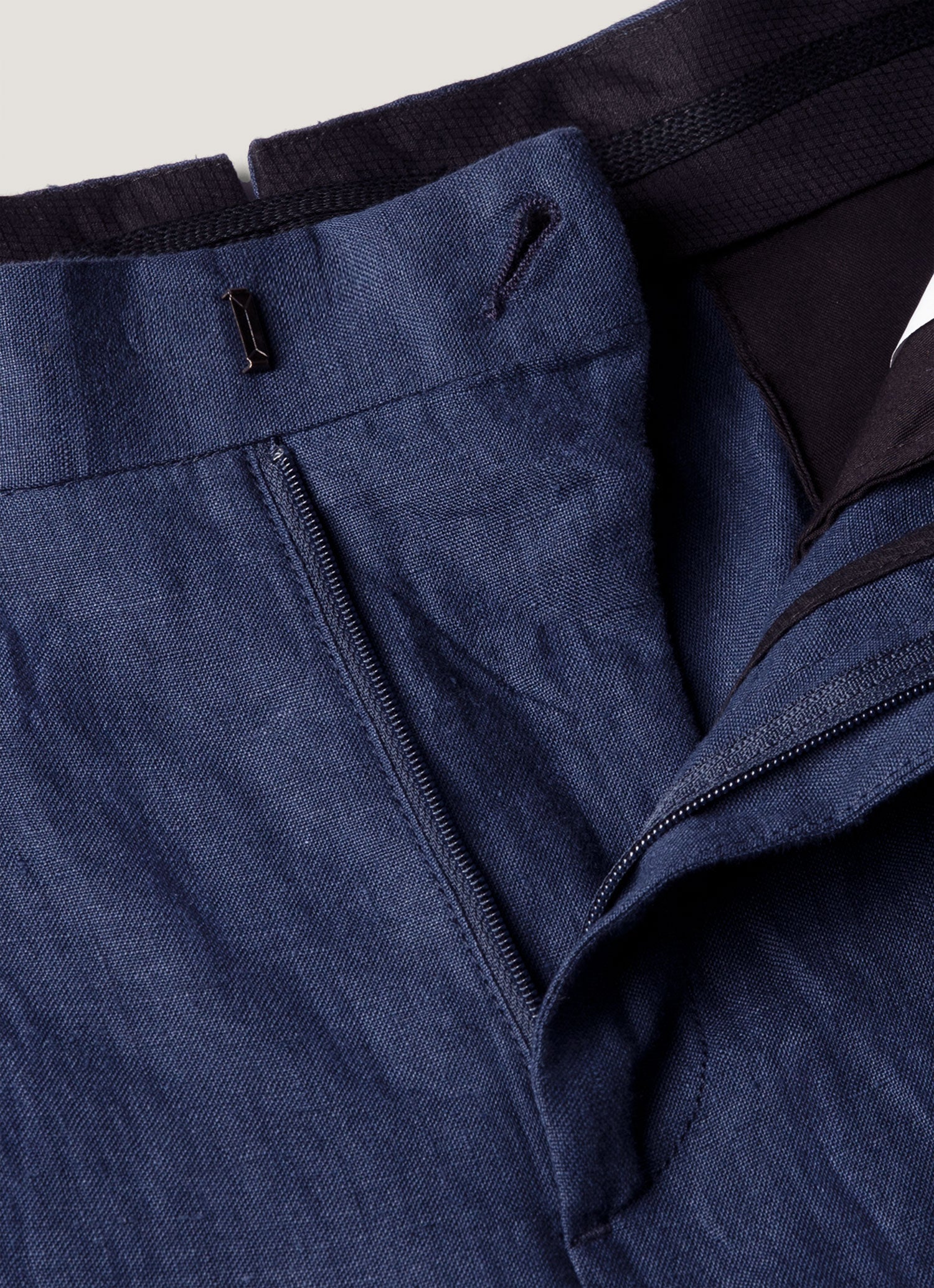 Men's Linen Trouser in Light Navy - Image 4