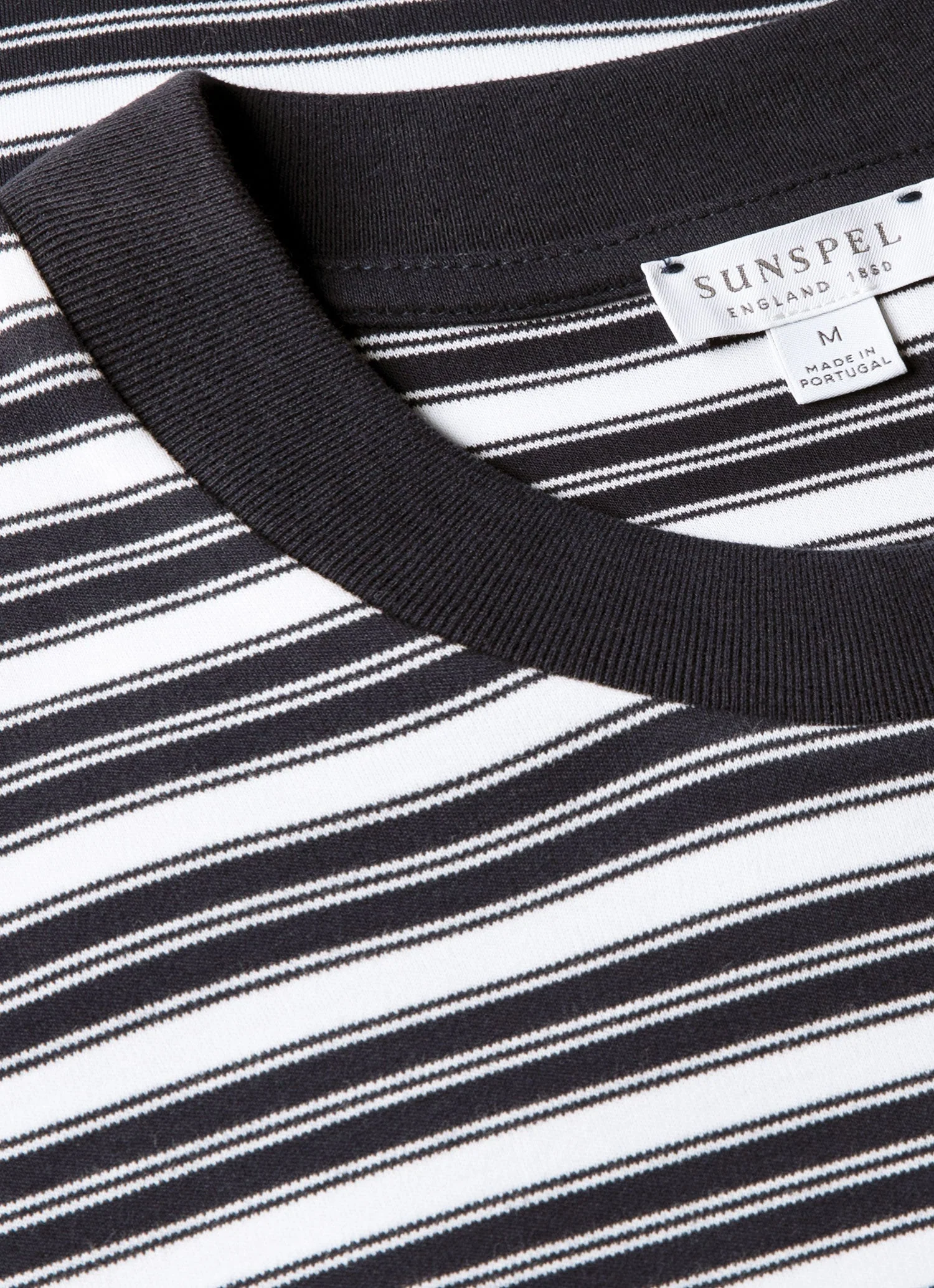 Men's Relaxed Fit Heavyweight T-shirt in White/Navy - Image 4