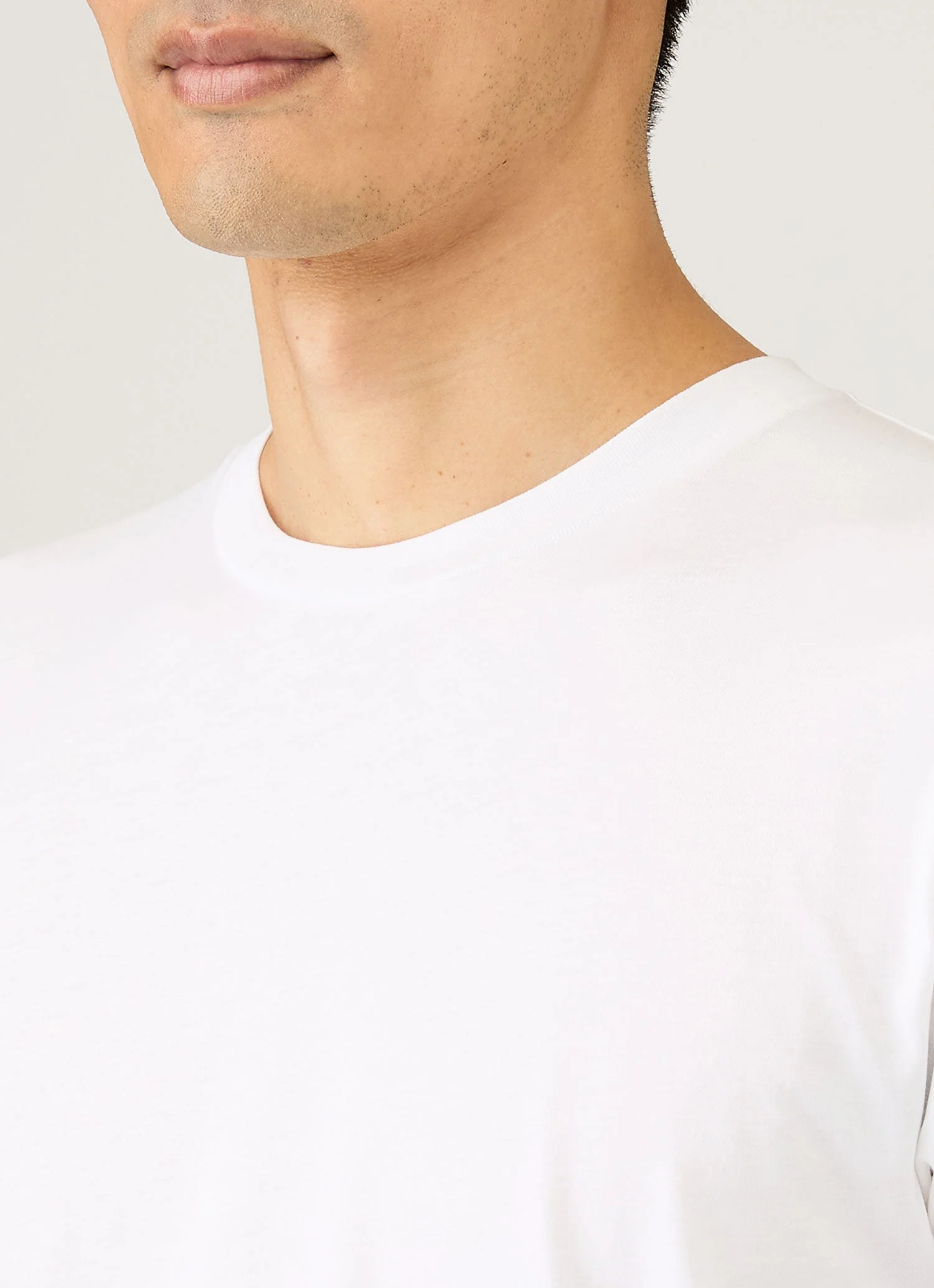 Men's Riviera Midweight T-shirt in White - Image 6