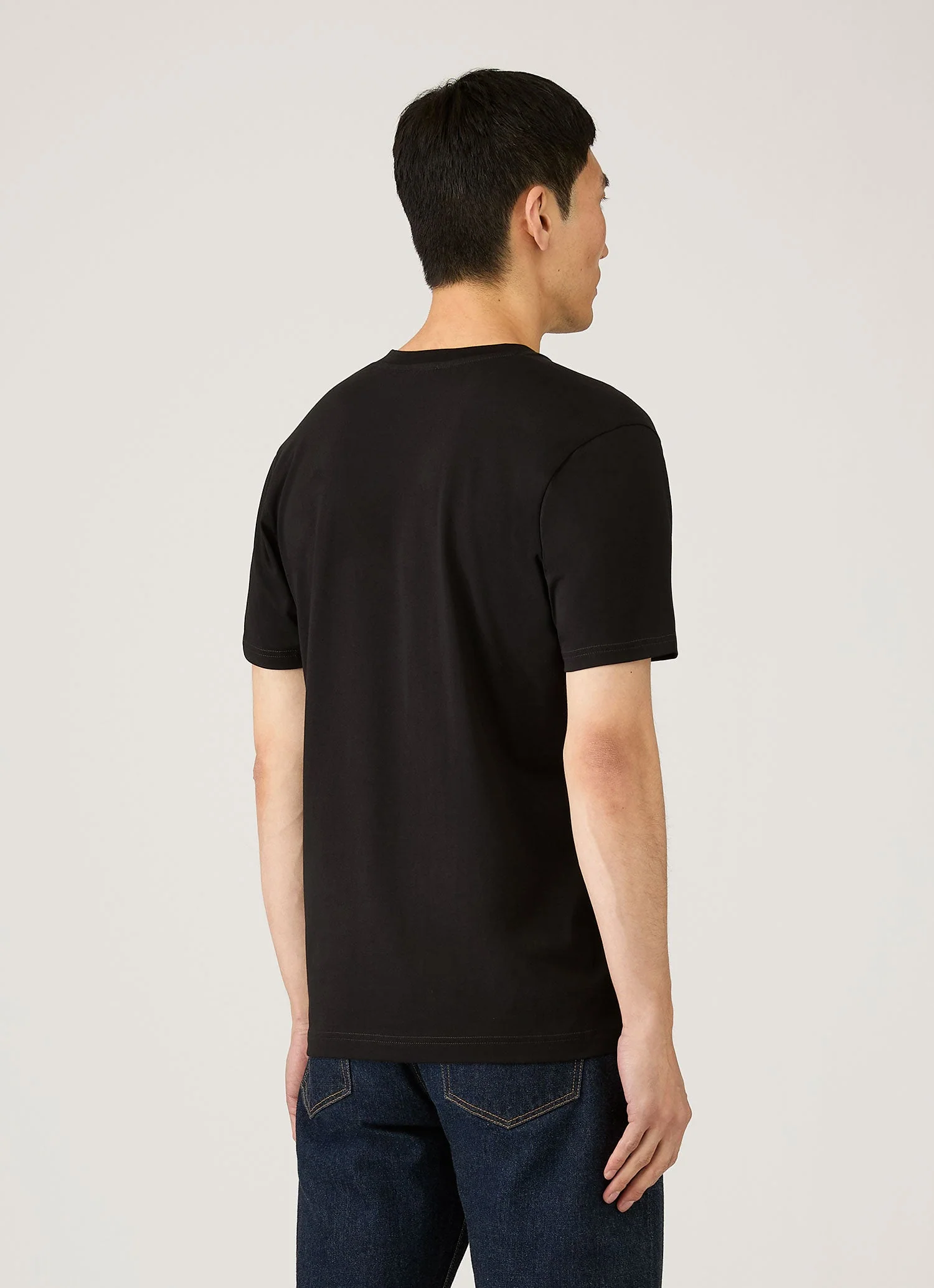 Men's Riviera Midweight V‑neck T‑shirt in Black - Image 5