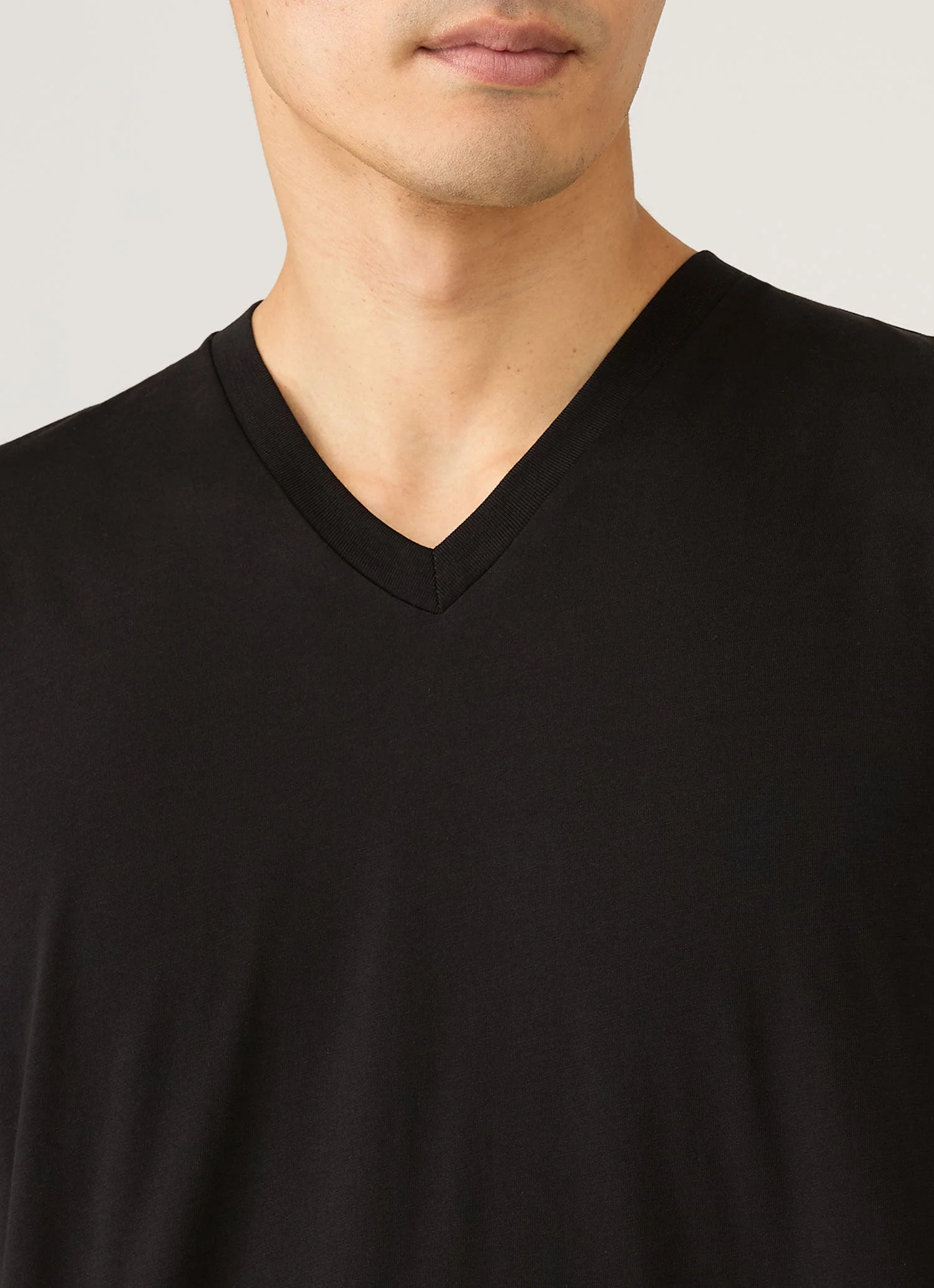 Men's Riviera Midweight V‑neck T‑shirt in Black - Image 6