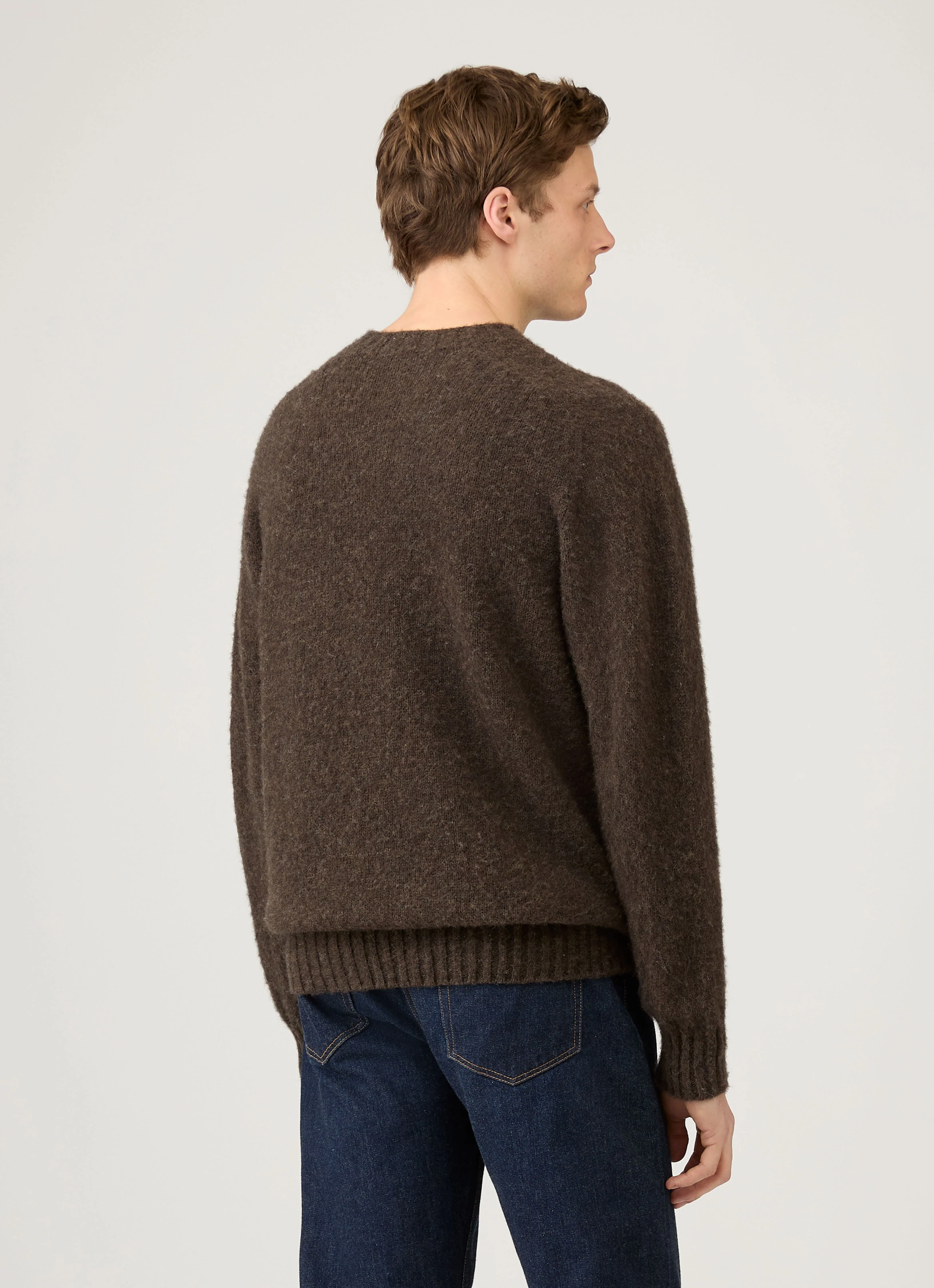 Men's Shetland Crew Neck Jumper in Bark - Image 5